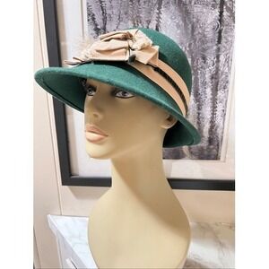 Green Women's Cloche Hat Complit Italy Wool Stunning!